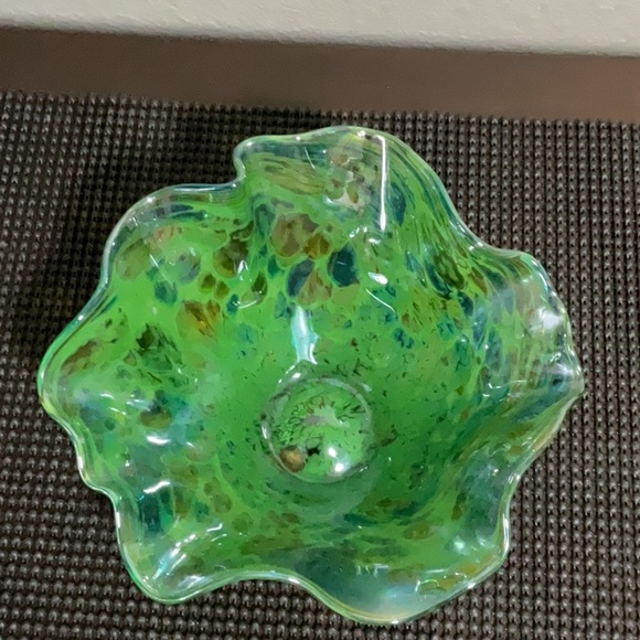 Glass Eye green glass bowl. Made in USA - Picture 3 of 9